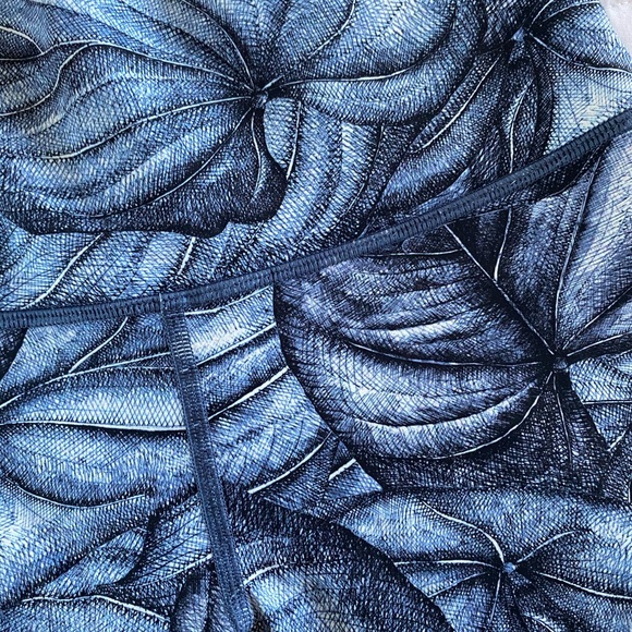 Lululemon align or winder under nulux 28” size 4 - Picture 2 of 3